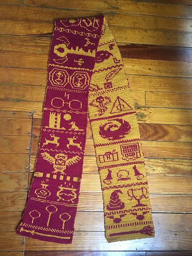 Harry Potter Skjerf i dobbelstrikk - Karen Pritchard