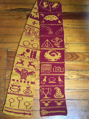 Harry Potter Skjerf i dobbelstrikk - Karen Pritchard