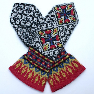 Ravelry: Camissonia Mittens pattern by Mary Ann Stephens