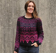 This sample gives 11" / 27.5 cm of ease at the chest circumference.