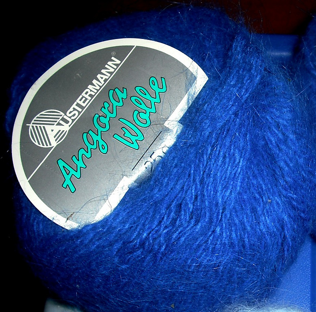 Angora-Wolle: Flauschig, Fein & Farbenfroh – Ein Ausmal-Abenteuer!