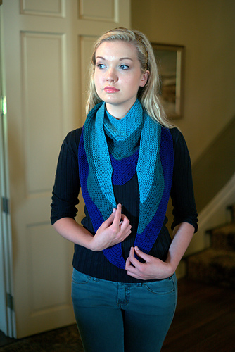 F575 DK Merino Superwash Triangle Scarf photo 1