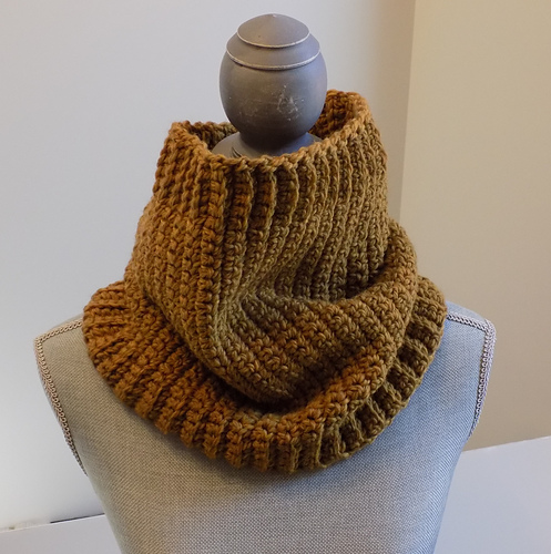 Harvard Square Hat, Cowl & Mitt Set photo 4