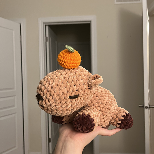 Capybara plush toy - Emeline Wang