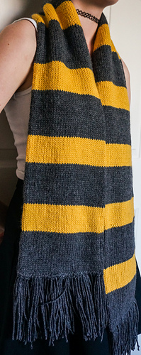 Ravelry: L'écharpe Poufsouffle de Newt Scamander pattern by Maud