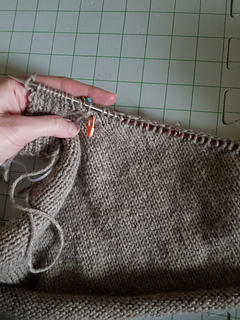 Neckband joined to right front