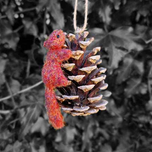 Red Squirrel Brooch photo 8