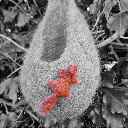 Red Squirrel Brooch photo 10