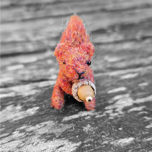 Red Squirrel Brooch photo 5