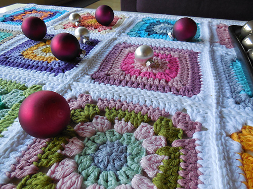 granny square table runner photo 2