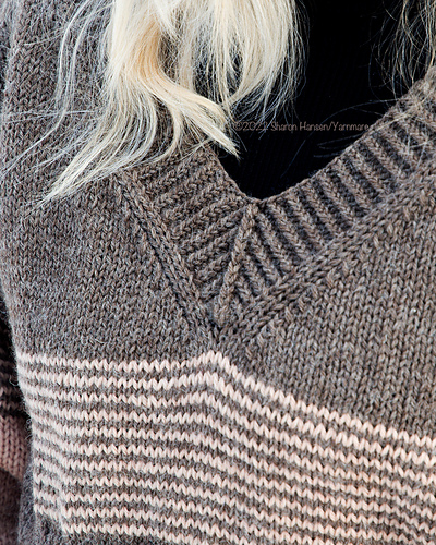 Well Worn Cropped Genser - Sharon Hansen