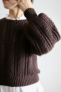 Sample 1:
The model is 160 cm / 5’3” tall wearing size 1 with 16 cm / 6.25 inches of positive ease
