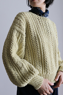 Sample 2:
The model is 160 cm / 5’3” tall wearing size 2 with 29.5 cm / 11.5 inches of positive ease
