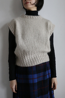 Size 2 with 25 cm of positive ease at bust.