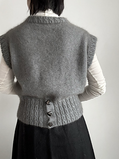 buttoned back hem♡