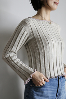 Shown in size 1 on a model 1m 60 / 5’3” tall with 5.5 cm / 2.25 inches of positive ease at bust.