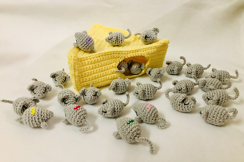 Ravelry: Sleepy mouse memory game pattern by Alina Hoza