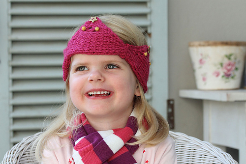Knitted crown earwarmer photo 3