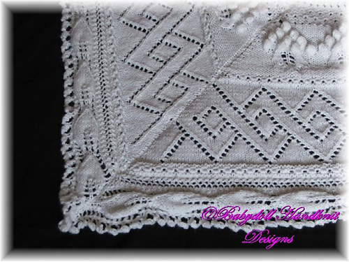 Four triangle shawl with lacy edging photo 2