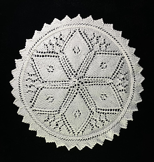 Entire doily: right side with edging attached