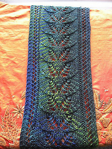 Column of Leaves Scarf photo 6