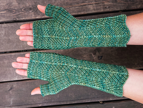 Alder Fingerless Mitts photo 5